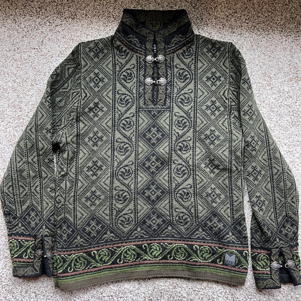 Sale of Norway sweater size large hunter green